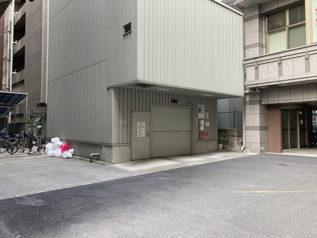 大阪市浪速区幸町１丁目の店舗事務所の駐車場