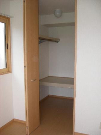 セジュールシャイニング【キャッシュバック対象】の収納|大きなものも収納できそうです