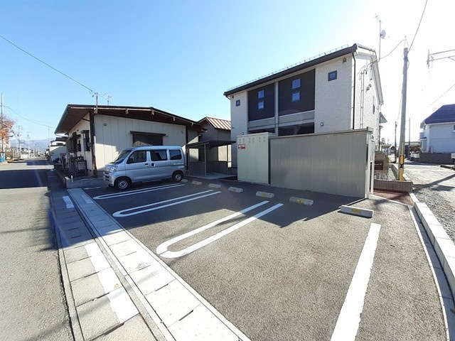 ＮＥＷ　プラシード　Ｒの駐車場|駐車場