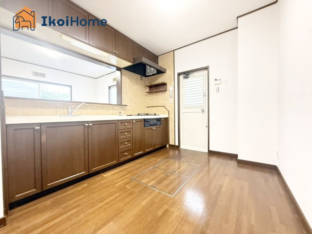 神戸市西区竹の台3丁目　中古戸建　リフォーム済のキッチン|人気の対面式のキッチンで明るく使いやすです！
