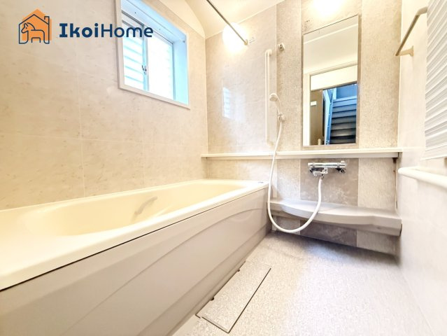 神戸市西区竹の台3丁目　中古戸建　リフォーム済の浴室|●年中無休：当日予約可●小窓ございますので通気・換気良好です。清潔な空間を保っていただけます。
