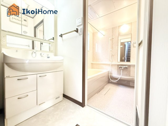 神戸市西区竹の台3丁目　中古戸建　リフォーム済の洗面所|●年中無休：当日予約可●洗濯機を置く洗濯パンがついていません。価格は5000〜15000円前後です。