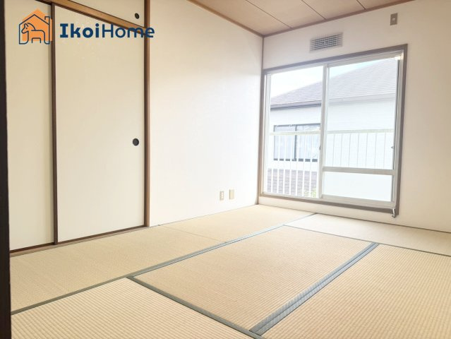 神戸市西区竹の台3丁目　中古戸建　リフォーム済の寝室|6帖和室になります。バルコニーにも出入り可能になります。