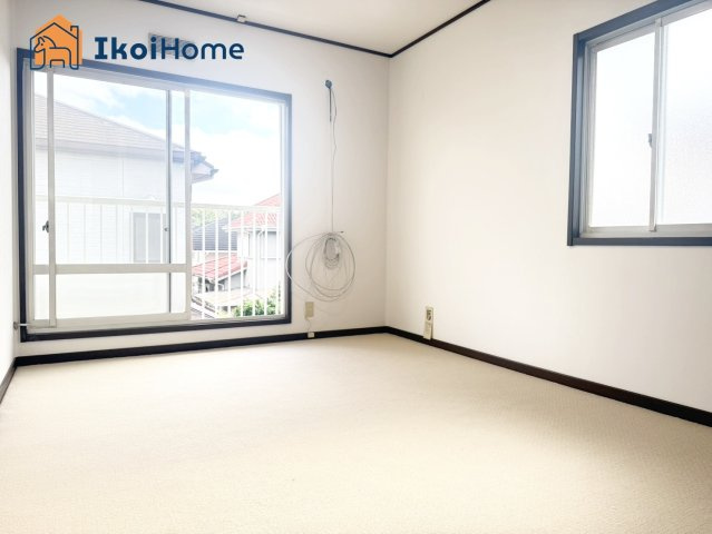 神戸市西区竹の台3丁目　中古戸建　リフォーム済の子供部屋|洋室6帖になります。2面採光で陽当たり良好です。こちらのお部屋からバルコニー出入り可能です。