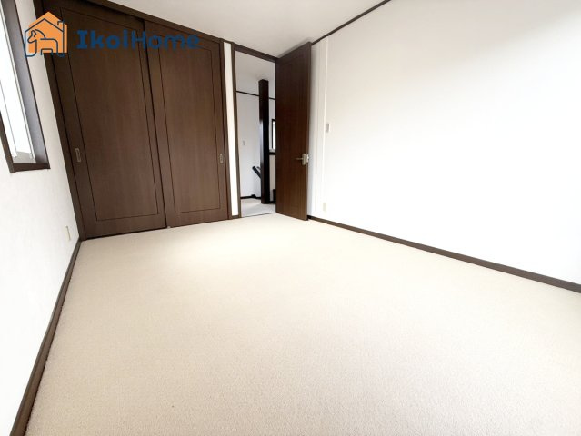 神戸市西区竹の台3丁目　中古戸建　リフォーム済のその他|2階洋室6帖になります。大き目の収納がありますので、便利にお使いいただけます。