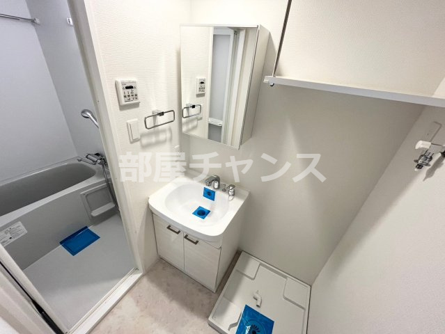 エスリード新栄プライムの独立洗面台|明るい洗面所です