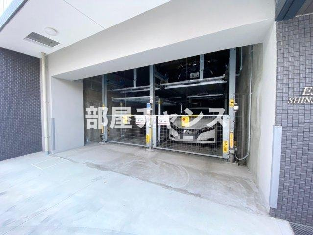 エスリード新栄デュオの駐車場