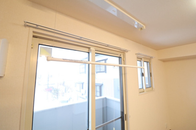 【内装】 | セーフハウス | 室内物干し