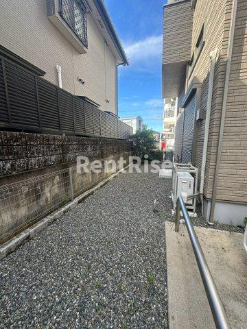 音羽1丁目貸家の庭