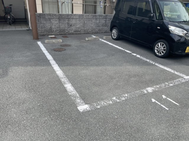 エーデルⅡの駐車場