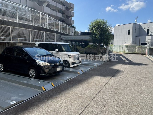 【中古マンション】ヴィルヌーブ大津膳所の駐車場