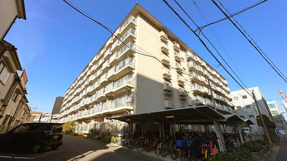 ファースト香里園ハイツの外観|新しい生活にいかがでしょうか？外観はお住まいの顔になります。こだわりたいポイントですね。水回りリフォームやリノベーションも承ってます。
■現地見学・資金計画相談・住宅ローン相談もお問合せ受付中■