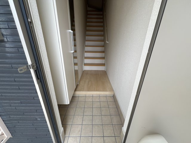 タップ　アルファＢの玄関