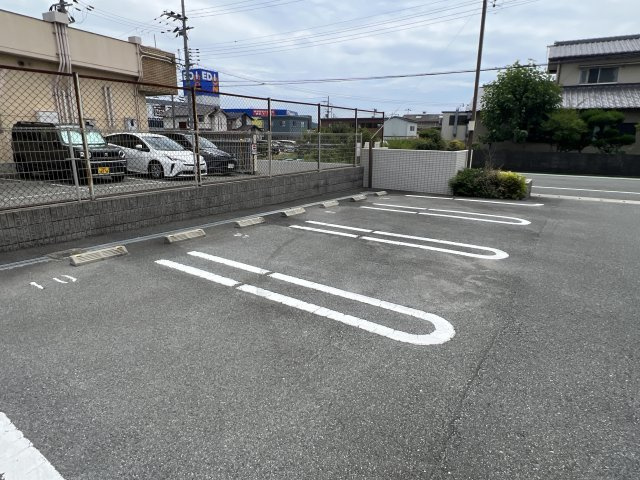 タップ　アルファＢの駐車場