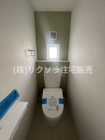香里三井団地A13棟のトイレ|温水洗浄便座
■物件内覧・資金計画相談・住宅ローン相談、リフォーム相談、お問合せ受付中■
※当日・翌日のご内覧、ご相談はお電話でのお問合せがスムーズです！