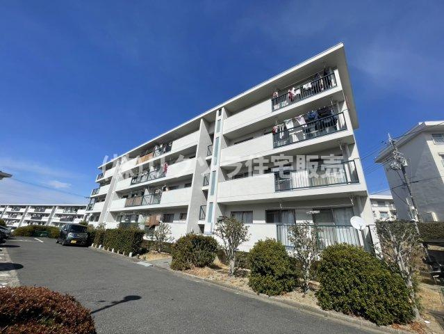 香里三井団地A13棟の外観|新しい生活にいかがでしょうか？外観はお住まいの顔になります。こだわりたいポイントですね。水回りリフォームやリノベーションも承ってます。
■現地見学・資金計画相談・住宅ローン相談もお問合せ受付中■