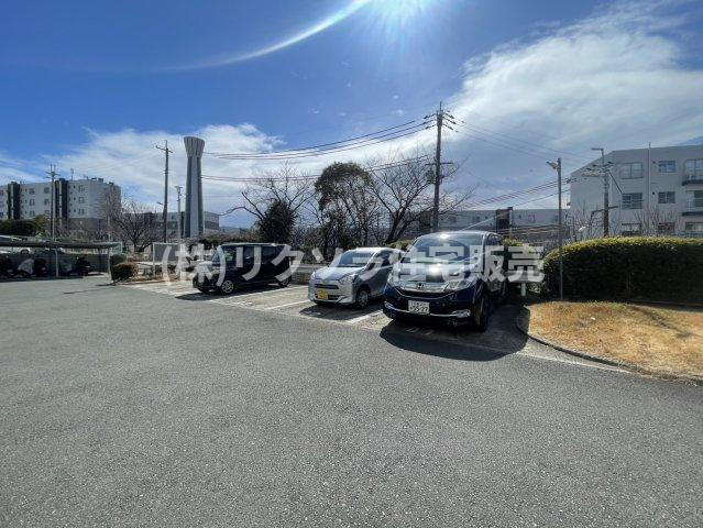香里三井団地A13棟の駐車場|■物件内覧・資金計画相談・住宅ローン相談、リフォーム相談、お問合せ受付中■
※当日・翌日のご内覧、ご相談はお電話でのお問合せがスムーズです！