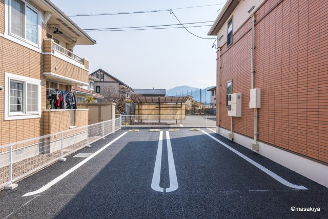 グレイスリバーサイド Ⅲの駐車場