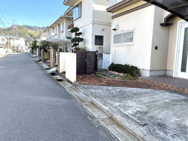 【前面道路含む現地写真】 | 中古一戸建　高知市朝倉己