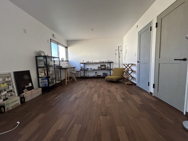 太田市新田上田中町の洋室