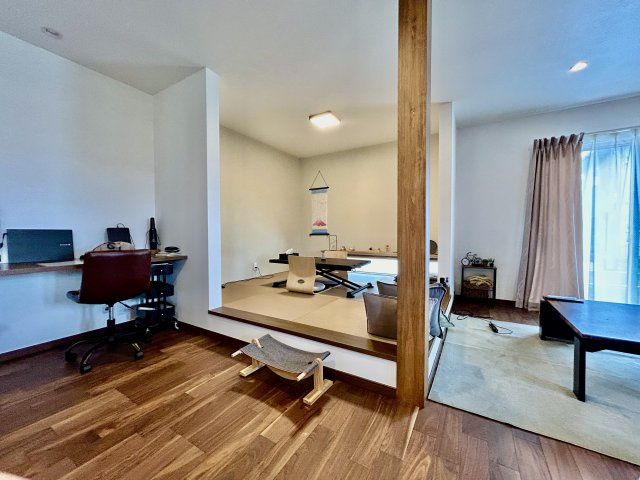 太田市新田上田中町の居間・リビング