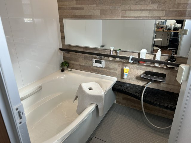 太田市新田上田中町の浴室