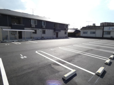 【駐車場】 | エレガントⅡ | 車をお持ちの方に嬉しい駐車場付きの物件です
