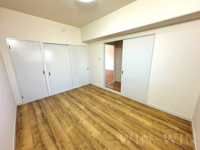 胡蝶羽根井の洋室