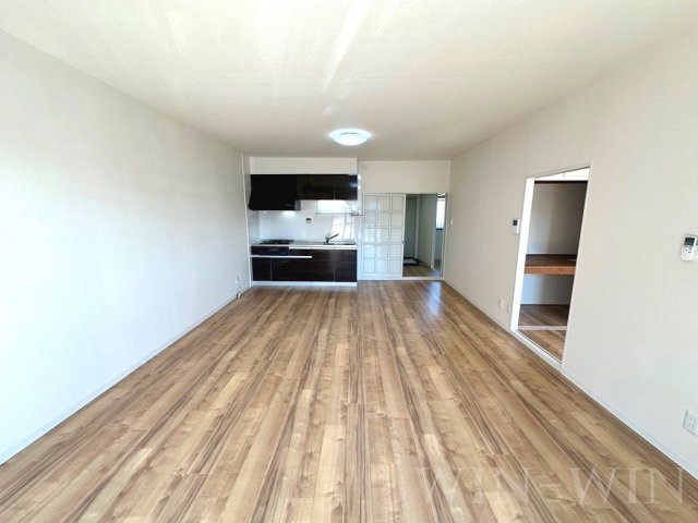 胡蝶羽根井の内装