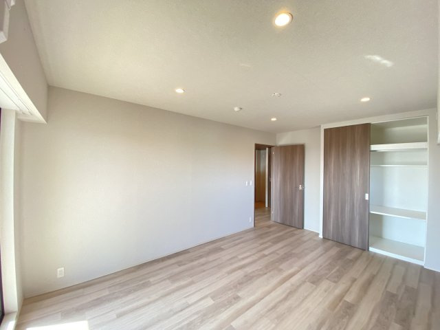 ☆成約☆プレミスト小山ステーションレジデンスの洋室|東側
