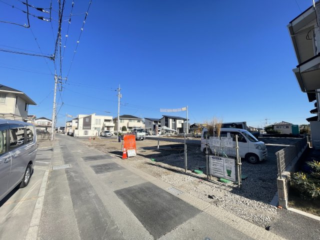 新築　前橋市総社町総社第7　クレイドルガーデン　1号棟の前面道路含む現地写真|現地写真　西側接道幅員約4ｍ　北側接道幅員約4ｍ