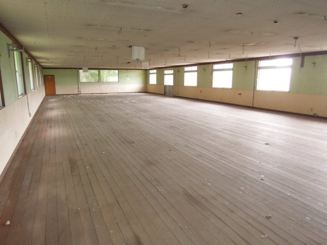 鴨方町深田売工場の内装
