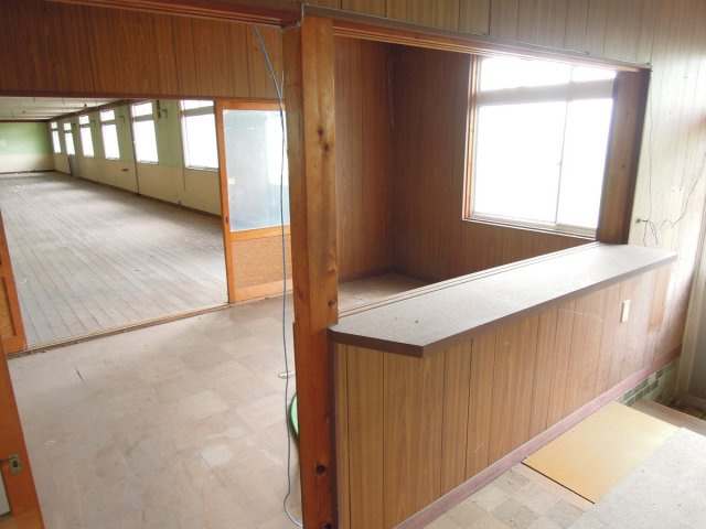 鴨方町深田売工場の内装