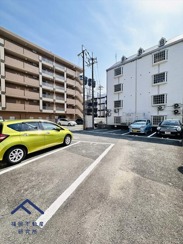 ロワールマンション西大橋2の駐車場
