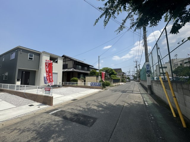 新築　前橋市荒牧町第2　Livele Garden.S　2号棟の前面道路含む現地写真|南側接道幅員約6.2ｍ	