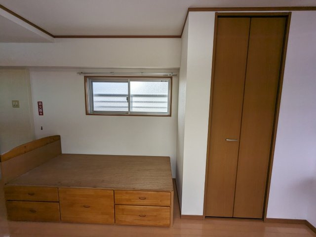エミネンス西町の洋室