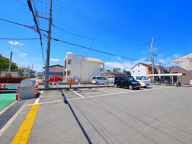 セゾン・ドゥ・エトワールの駐車場