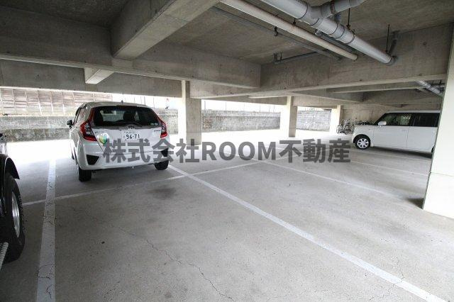 第7年見マンションの駐車場|車をお持ちの方に嬉しい駐車場付きの物件です