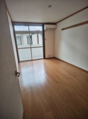 【洋室】 | ウッディ・ナウ | 個人の部屋や寝室として使える洋室です