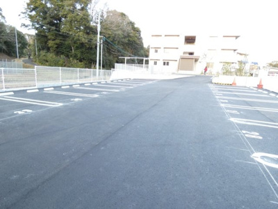 【駐車場】 | クレストヒルズ A棟 | カースペースがあります