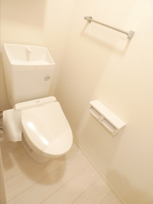 【トイレ】 | クレストヒルズ A棟 | コンパクトで使いやすいトイレです