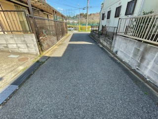 【前面道路含む現地写真】