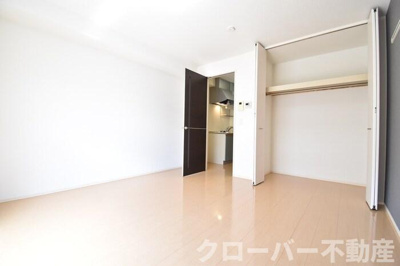 【居間・リビング】 | ベルシャトル C棟 | 洋室８帖