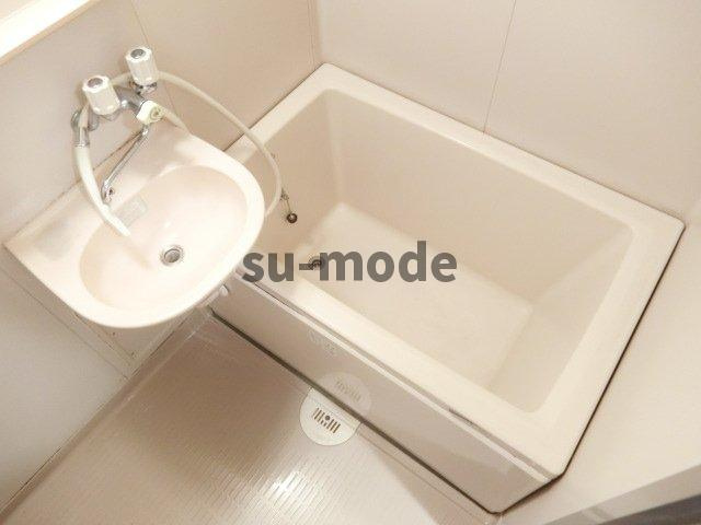 メゾンエルアンドジョイの浴室