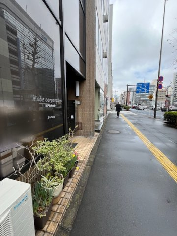 神戸ビルのエントランス