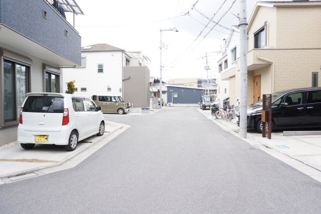 中古戸建　四條畷市岡山5丁目（令和2年築）の前面道路含む現地写真