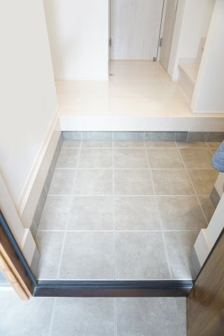 中古戸建　四條畷市岡山5丁目（令和2年築）の玄関