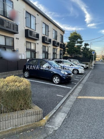 レオパレスカームヒルズの駐車場