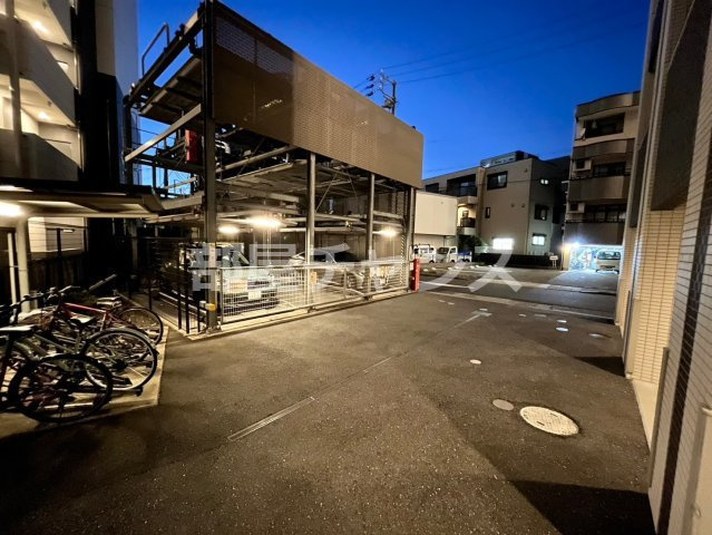 KDX千早レジデンスの駐車場