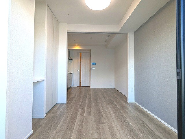 GEO ENT上野松が谷の居間・リビング|ダイニングと洋室を広げて開放感ある空間です